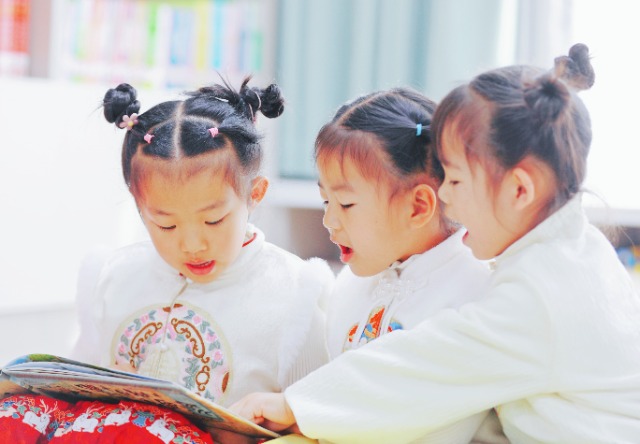 在“世界讀書日”來臨之際，高臺縣第四幼兒園孩子在參加“共讀一本書”活動.jpg