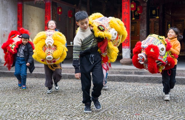 雄獅少年張鎮(zhèn)浩(中) 寧?？h教育局提供.jpg