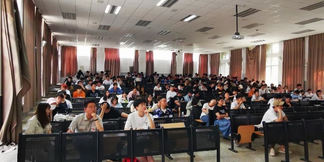 “高教伴你學(xué)·專家進校園”系列活動走進昆明理工大學(xué) .jpg